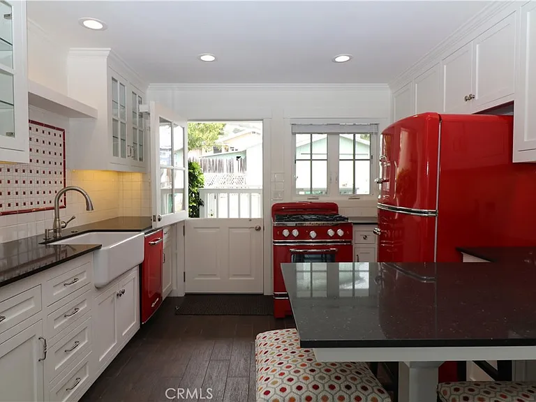 334 Cypress Dr — Photo 6