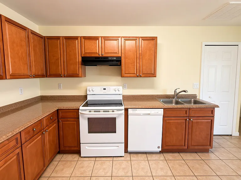 2408 Vernon Ave S — Photo 4