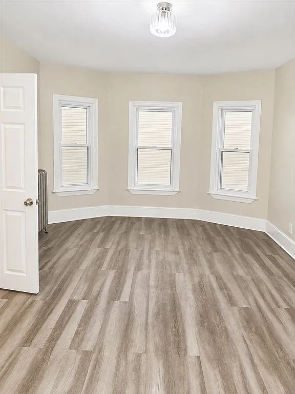 3 bed, 1.0 bath, 1325 sqft, $3,000 — Photo 4
