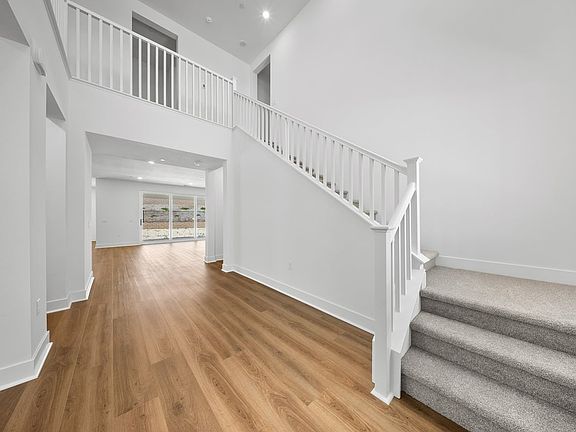 Lot 80 Plan 10 Foyer