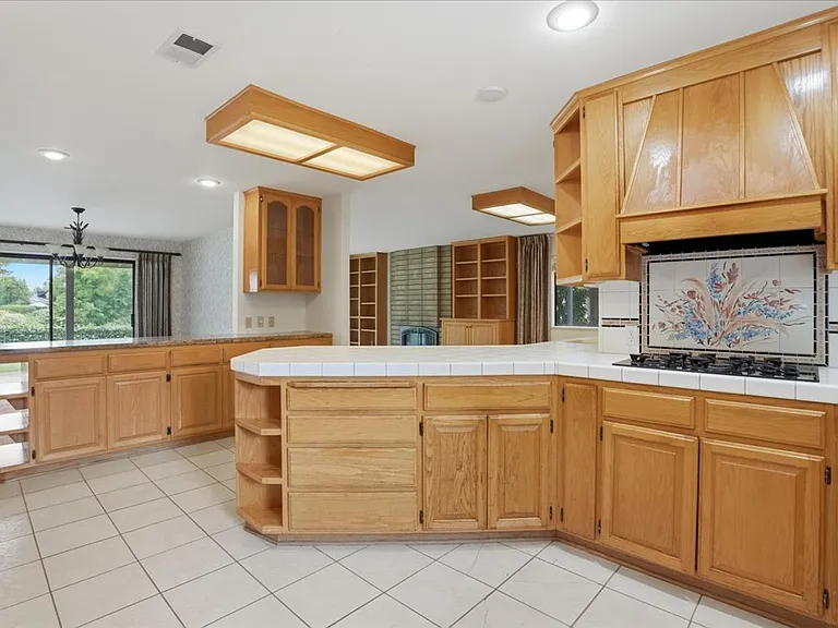 654 Jerome St — Photo 11