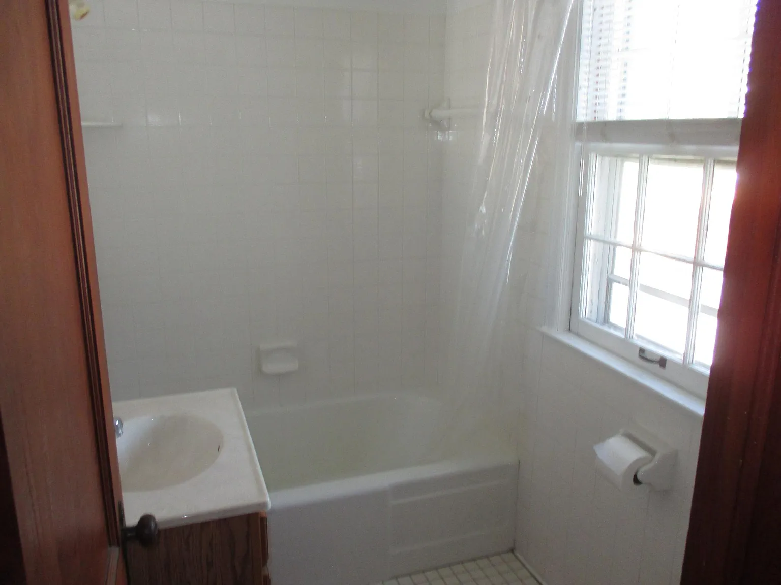1 bed, 800 sqft, $1,000 — Photo 4