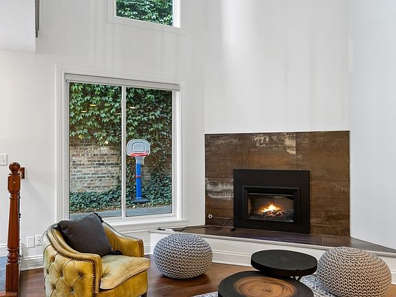 4th image of 656 W Wellington Ave #C