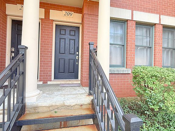 2nd image of 209 Prairie St #209