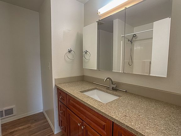 3rd image of 5122 Hyada Blvd NE