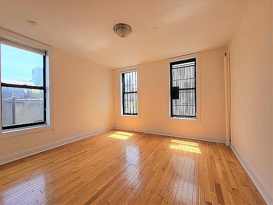 4th image of 26 E 105th St APT 5D