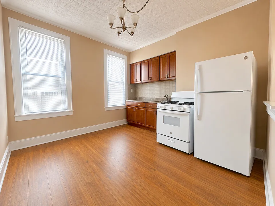 3 Maspeth Ave #3F