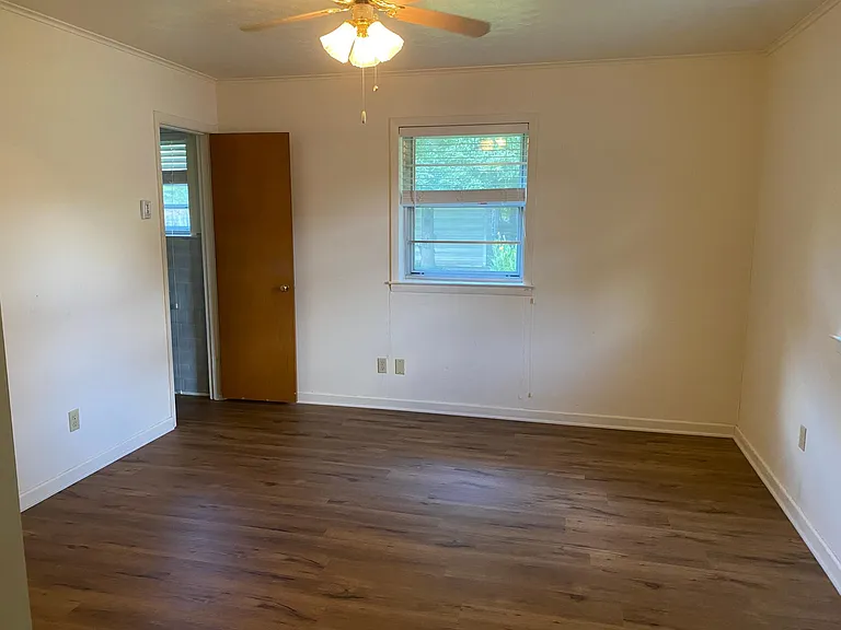 2811 Royal Dr — Photo 8