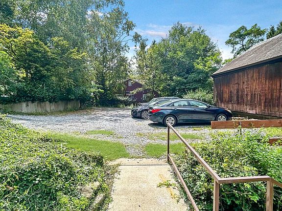 5th image of 1530 Barr Ave