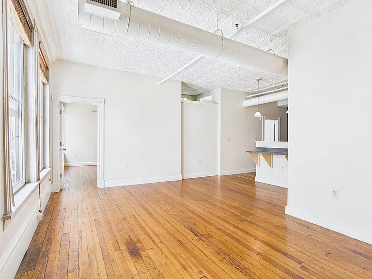121 W Broad St #404 — Photo 11