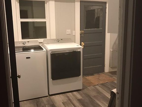 2nd image of 960 Thompson Ln
