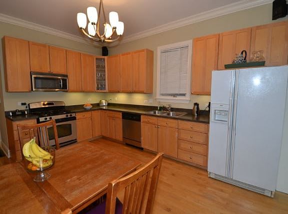 2nd image of 3444 N Hoyne Ave #1