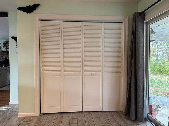 4th image of 102 Lincoln Ct