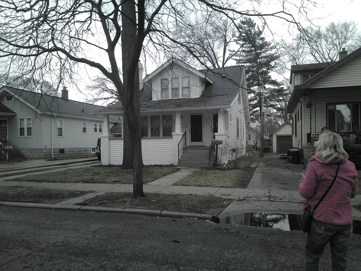 423 Leroy St photo 1
