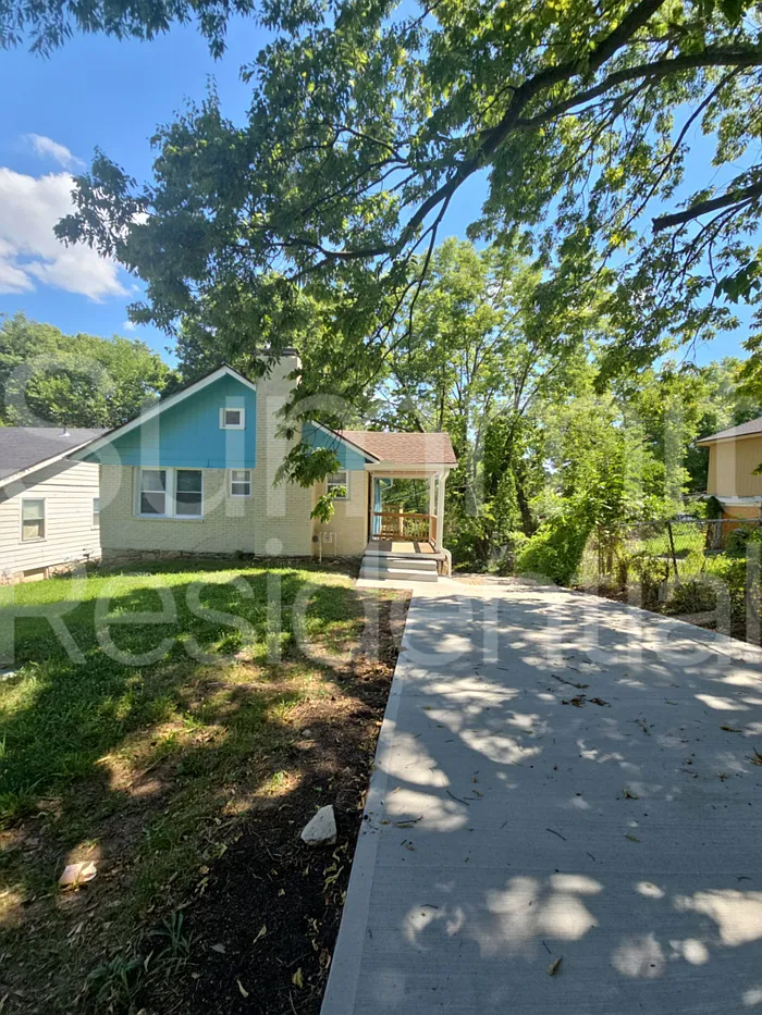 2 bed, 1.0 bath, 945 sqft, $1,075 — Photo 1
