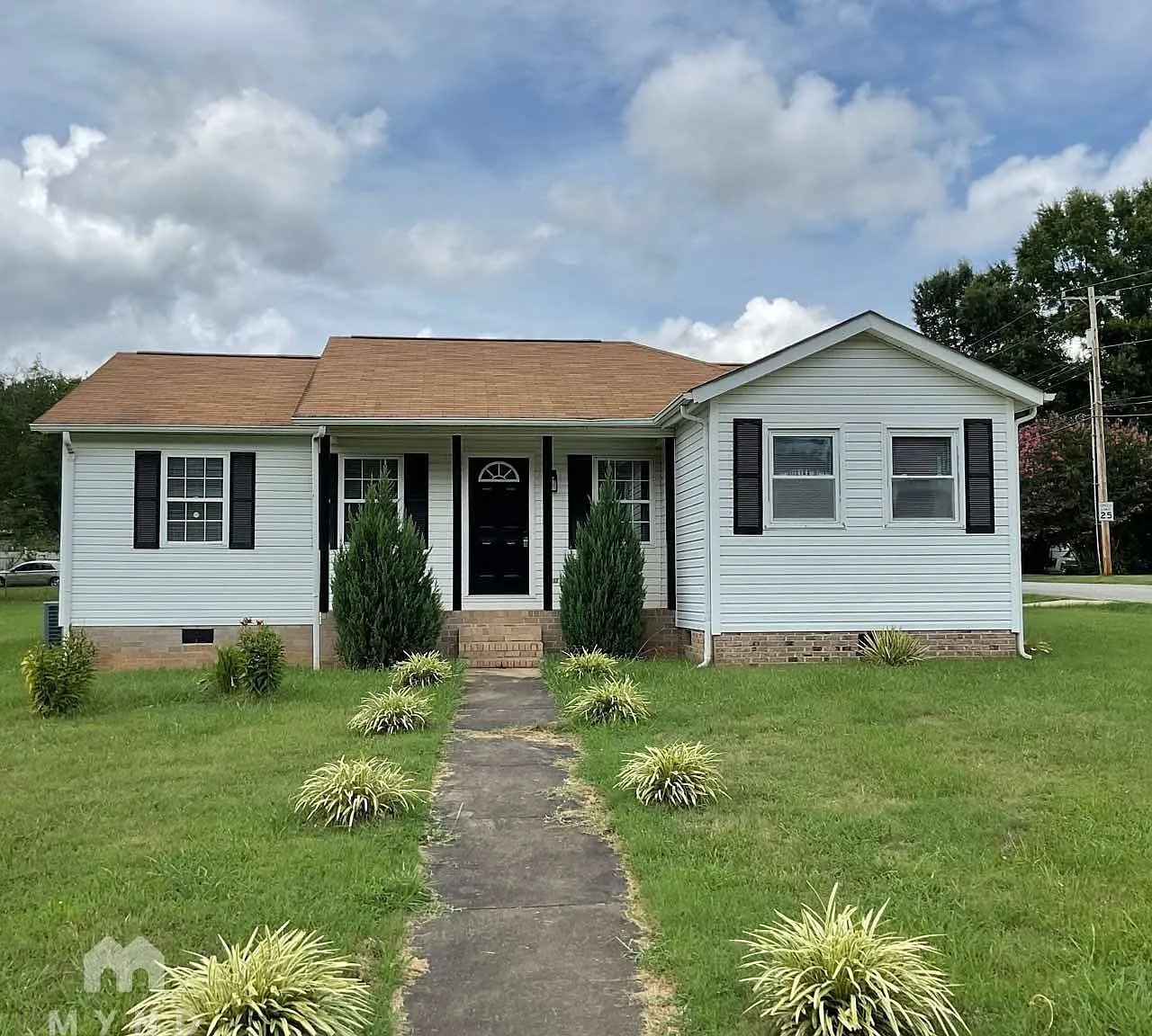 3 bed, 2.0 bath, 1184 sqft, $1,785 — Photo 1