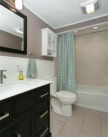 newly renovated upstairs bathroom