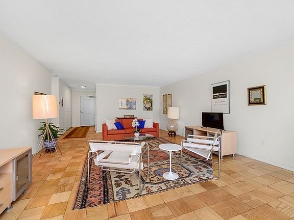 2nd image of 6 Whittier Pl APT 6H
