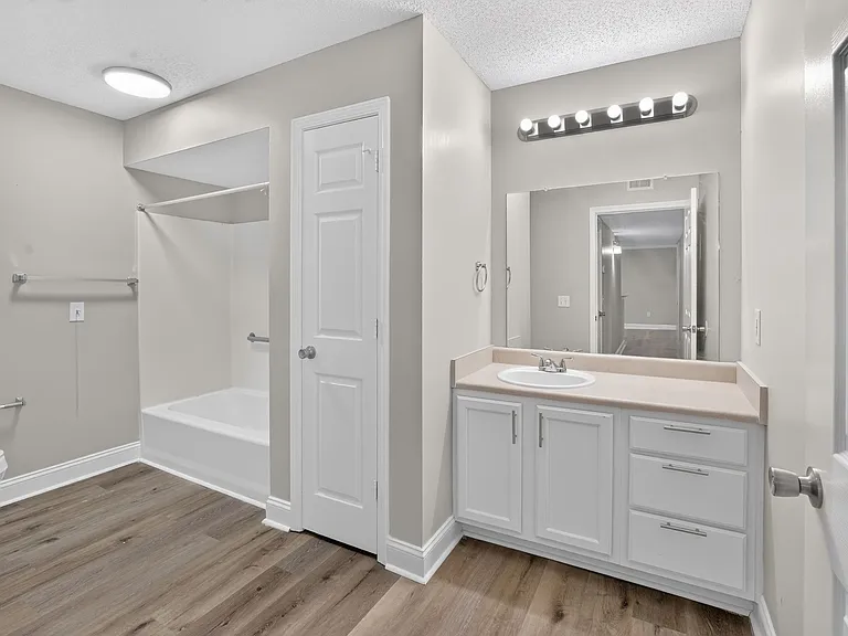 Commerce Street Manor — Photo 13