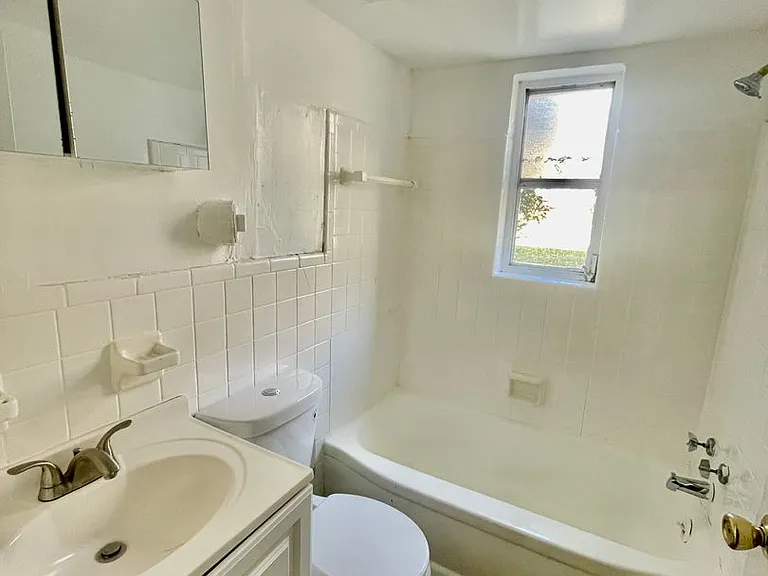 2860 Harrison Ave — Photo 9