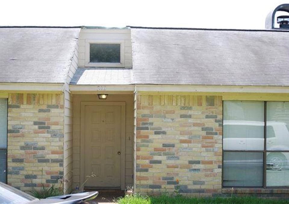 1st image of 816 Camellia Ct