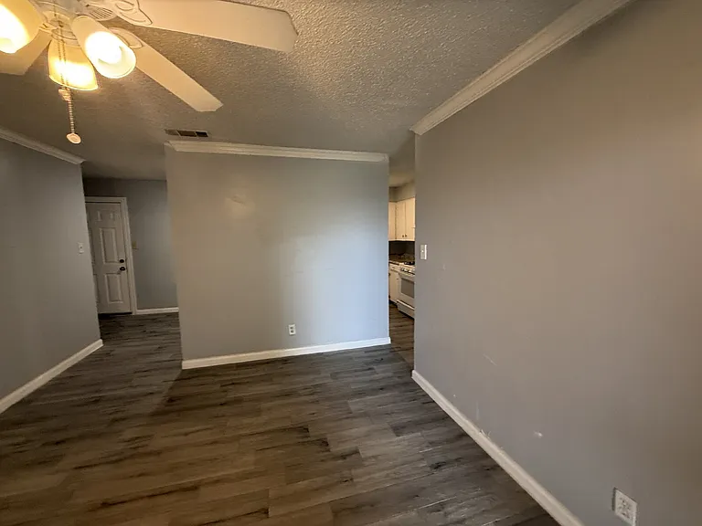 100 E Brown St — Photo 5