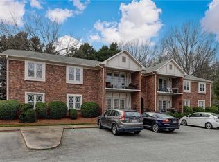 2 Fountain View Cir APT D, Greensboro, NC 27405