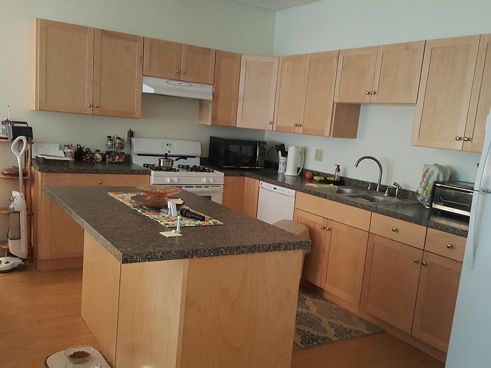 1st image of 13 Hepburn St APT 1