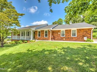 101 Connors Dr, Oak Ridge, TN 37830