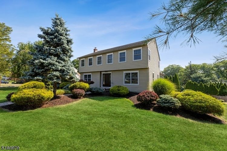 2nd image of 2 Farmstead Ln