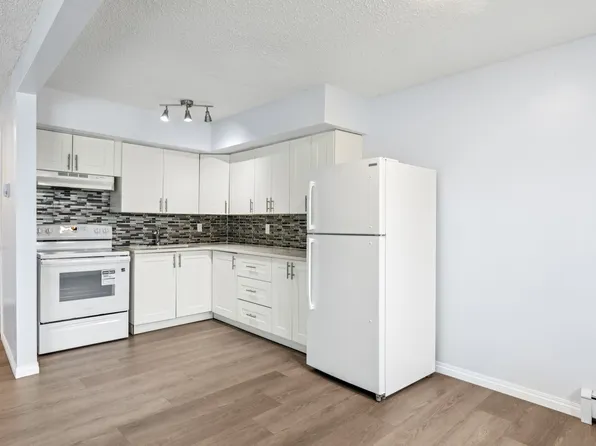 16435 115th St NW, Edmonton, AB T5X 5E8