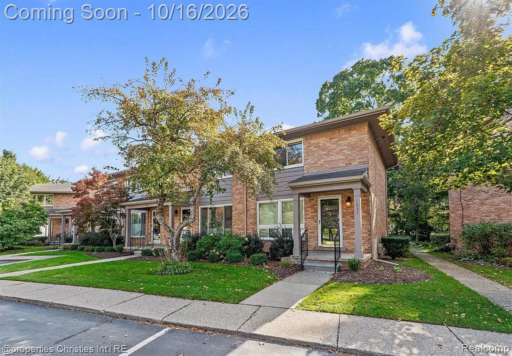 2 bed, 1.5 bath, 1342 sqft, $2,300 — Photo 2