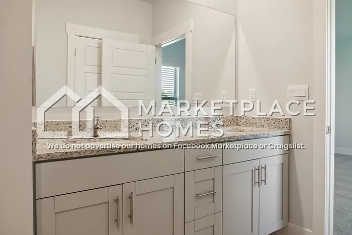 2070 Hyacinth Ln — Photo 18