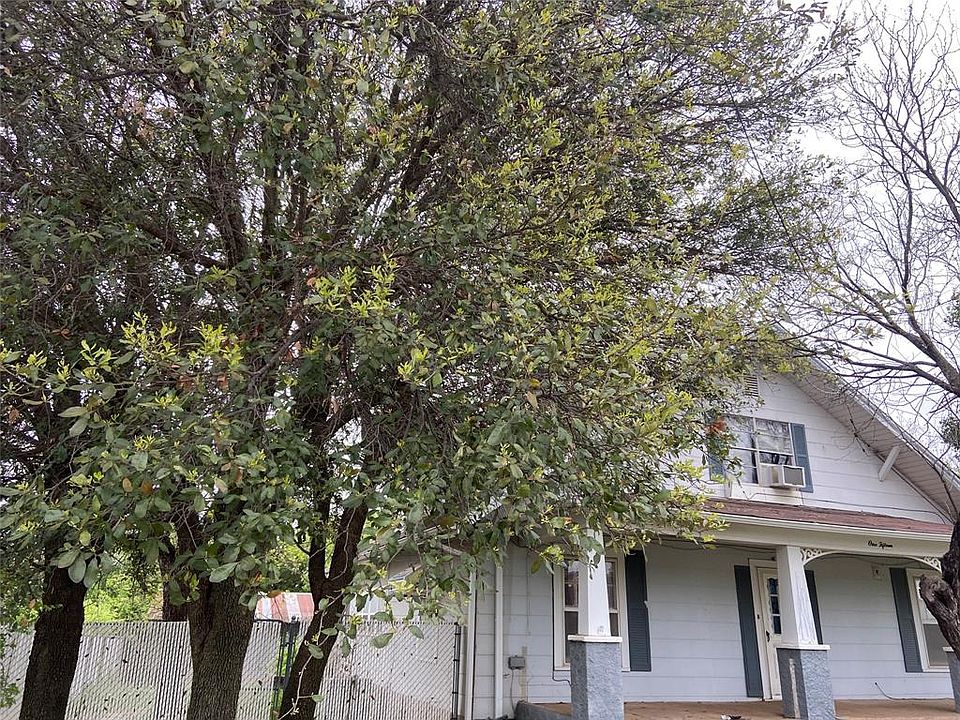 2nd image of 115 W Hullum St