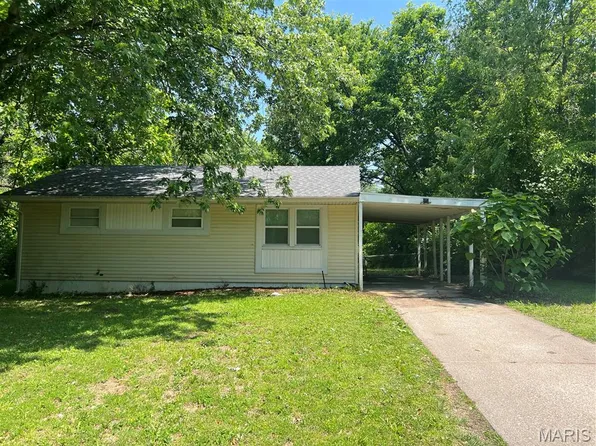 127 Ben Nevis Rd, Saint Louis, MO 63137