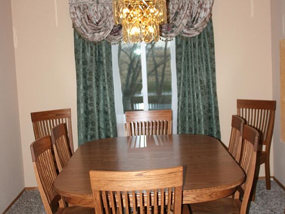 Formal dining room - carpet has been updated since photo was
