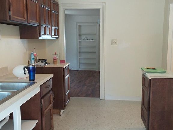 2nd image of 713 Cedar St Floor 1