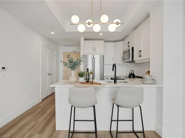 60 Charles St W #1904, Kitchener, ON N2G 0C9