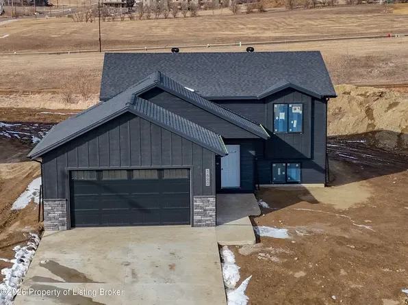 1680 Marilyn Way, Dickinson, ND 58601