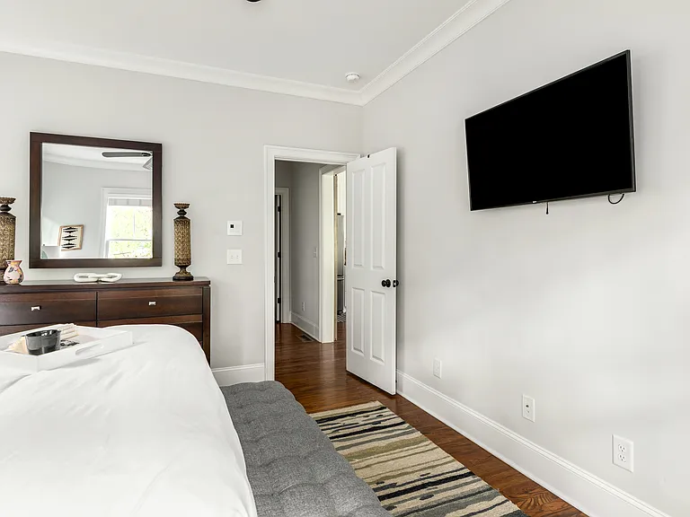 393 N Highland Ave NE #B — Photo 19
