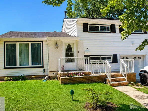 39 Florence Dr, Parlin, NJ 08859