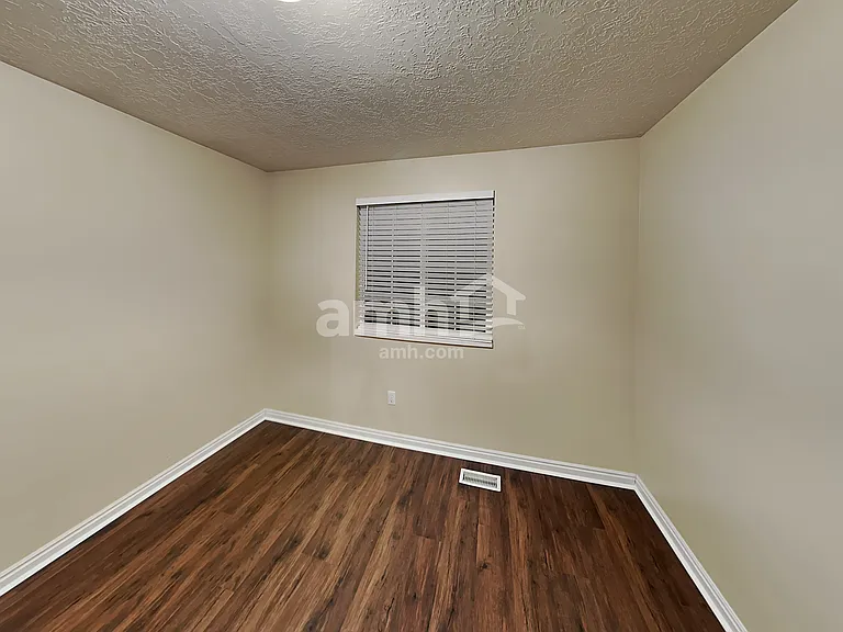 459 N 990 E — Photo 16