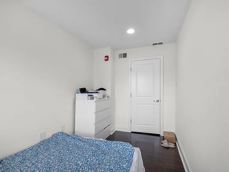 2046 Fitzwater St #2 — Photo 13