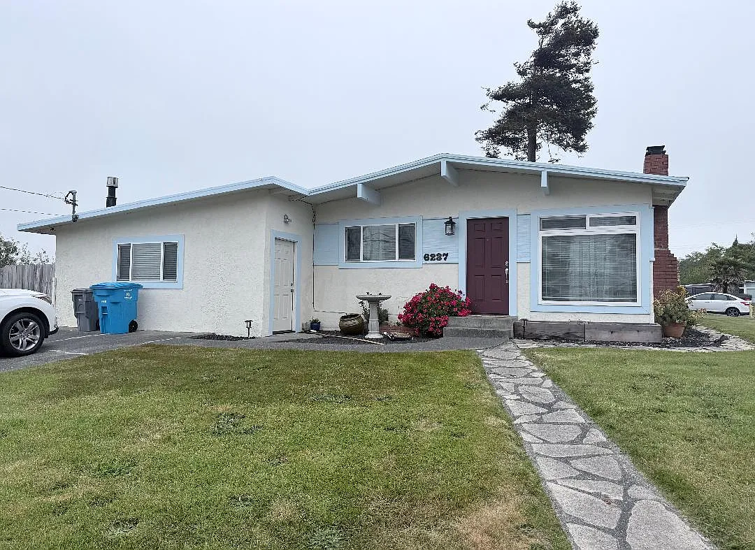 3 bed, 1428 sqft, $2,400 — Photo 1