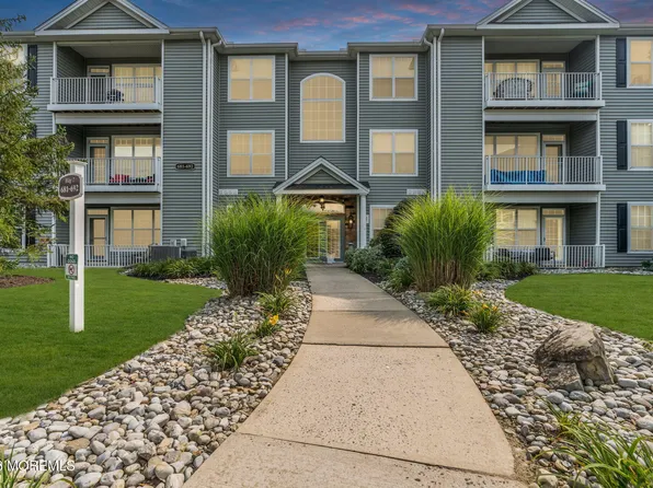 683 Saint Andrews Place #683, Manalapan, NJ 07726