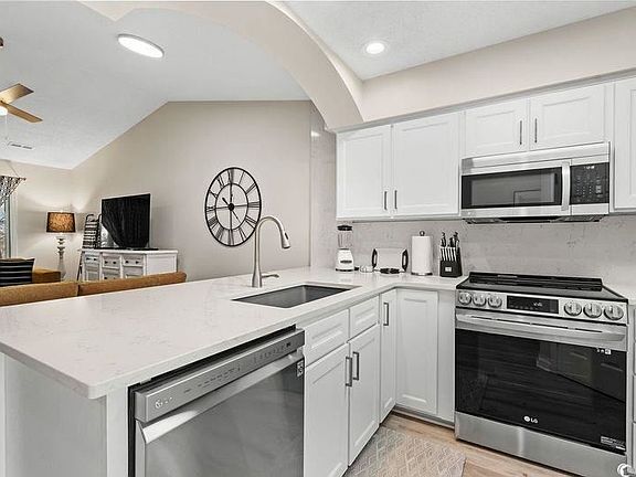 4th image of 4640 Greenbriar Dr APT C8