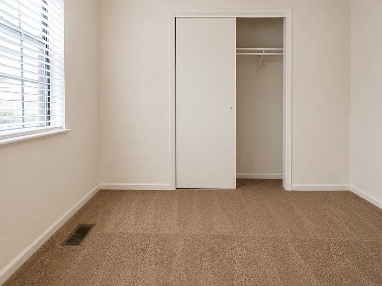 The Court at Sandstone Apartments — Photo 8