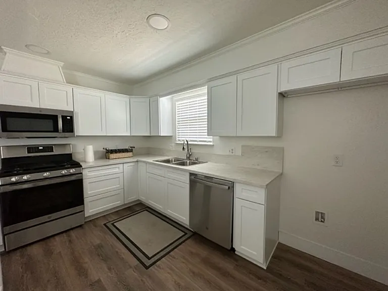 2059 E Ash Ave — Photo 3