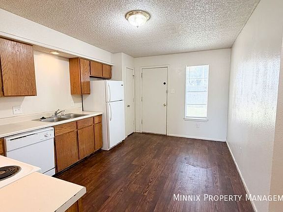 4th image of 2119 S Loop 289 APT B