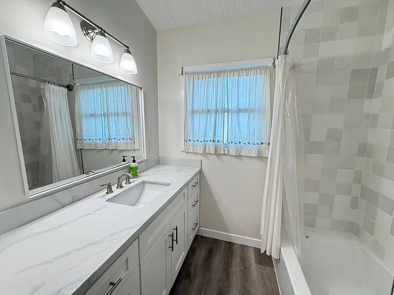 2033 E Garvey Ave N — Photo 16
